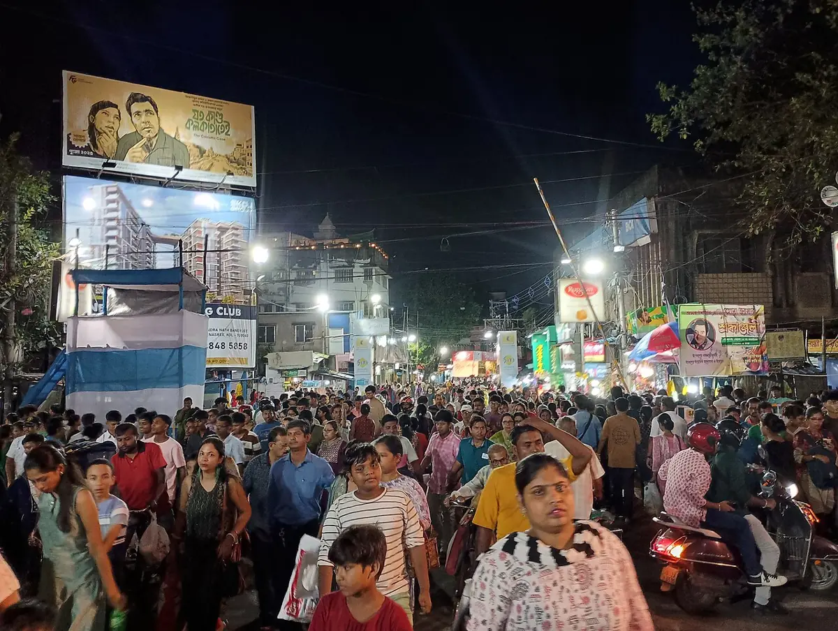 Night crowds on the pandal trail in Behala.