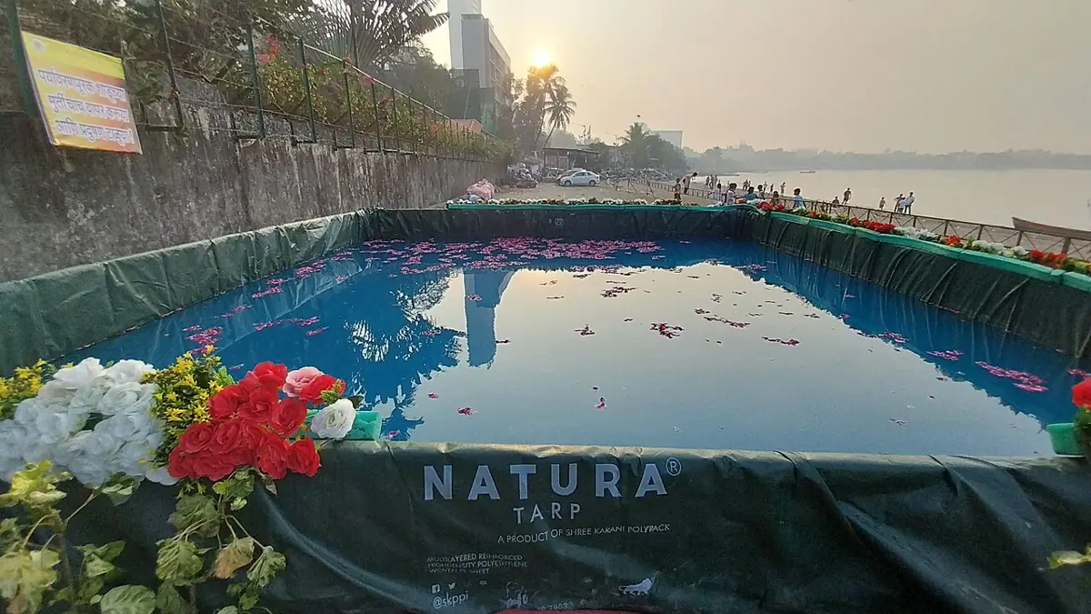 An artificial pond built for idol immersion, keeping the sea clean.