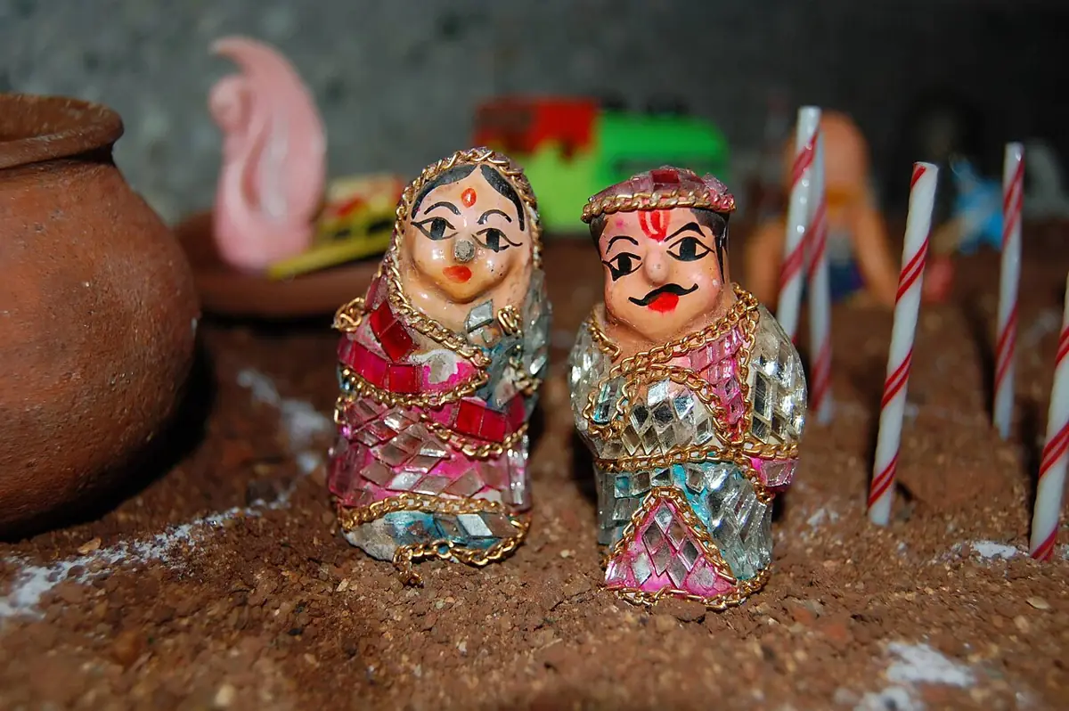 A doll couple on a Golu display.