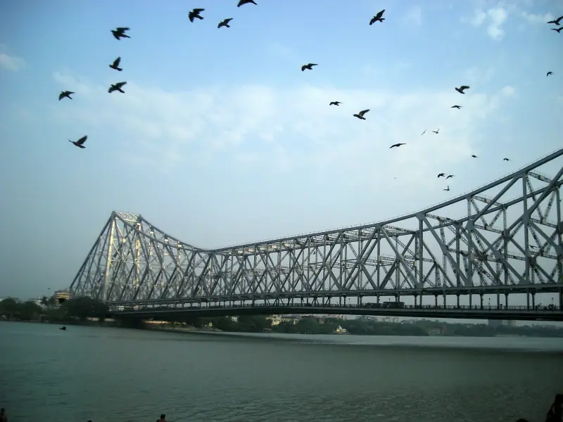 Howrah Bridge (Rabindra Setu) over the Hooghly.