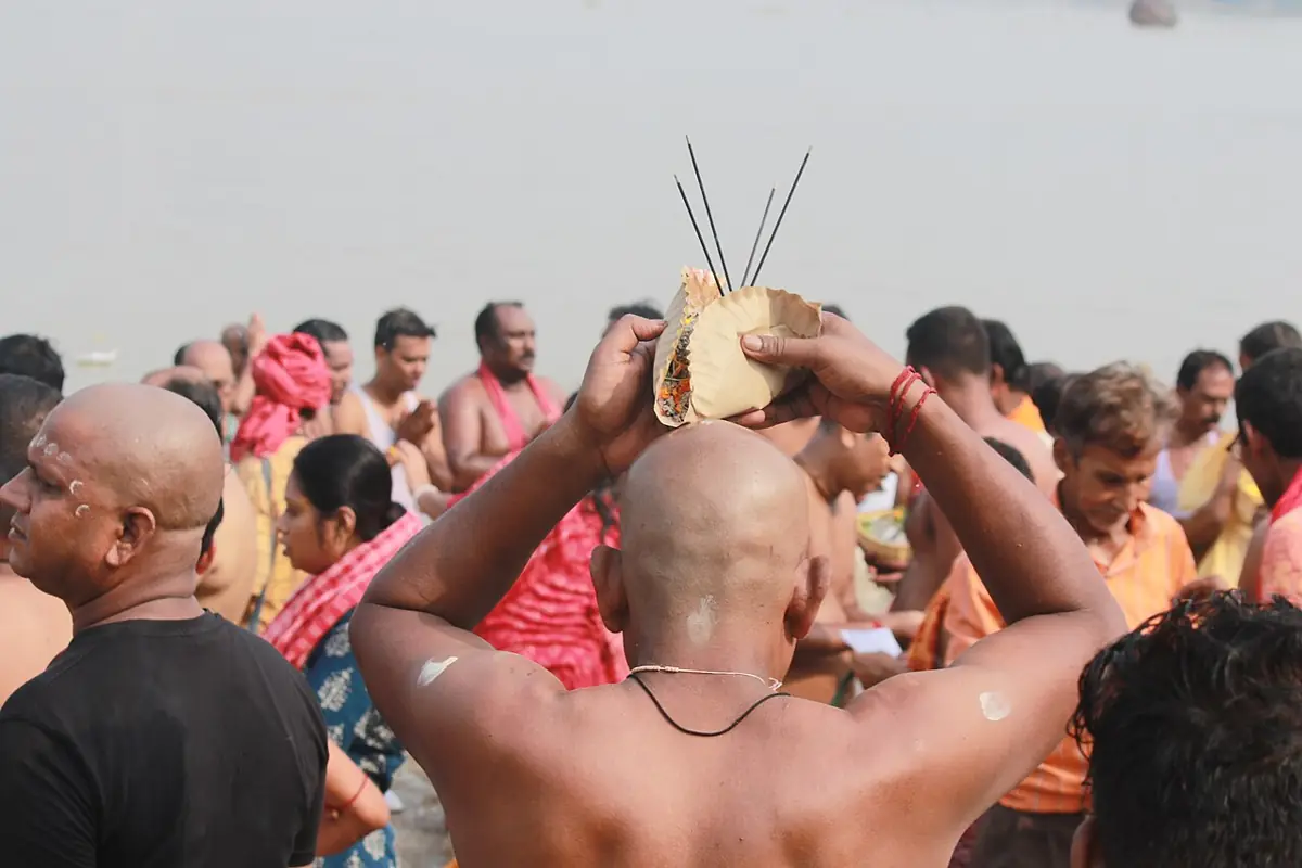 Tarpan on Mahalaya: offering water, til and kusha grass to the ancestors at the Ganga.
